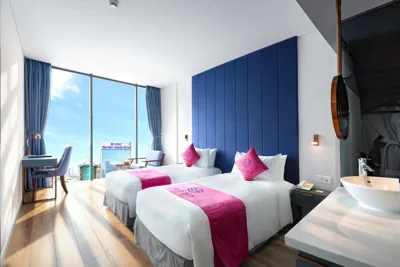 Deluxe Twin Room (Window) — HOME Hotel